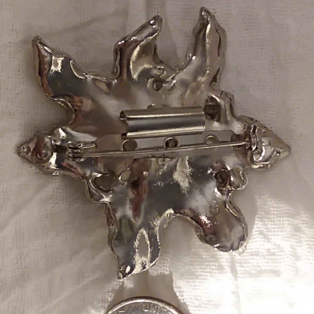 Cream/White Flower Pin - Picture 3 of 4